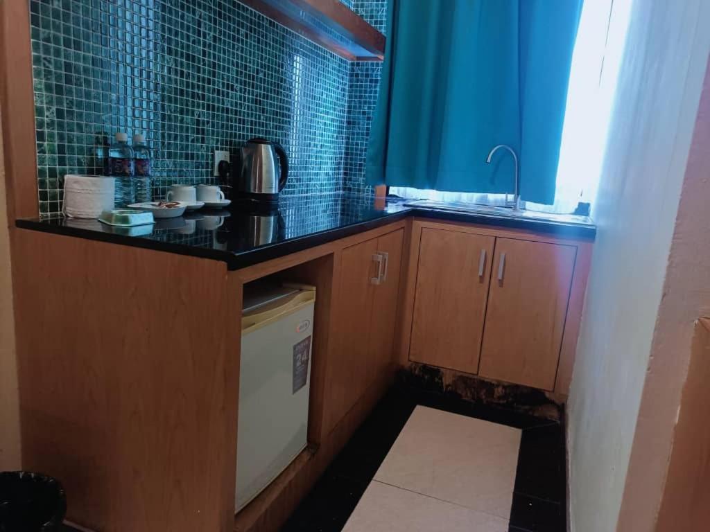Fratini'S Hotel Labuan Buitenkant foto