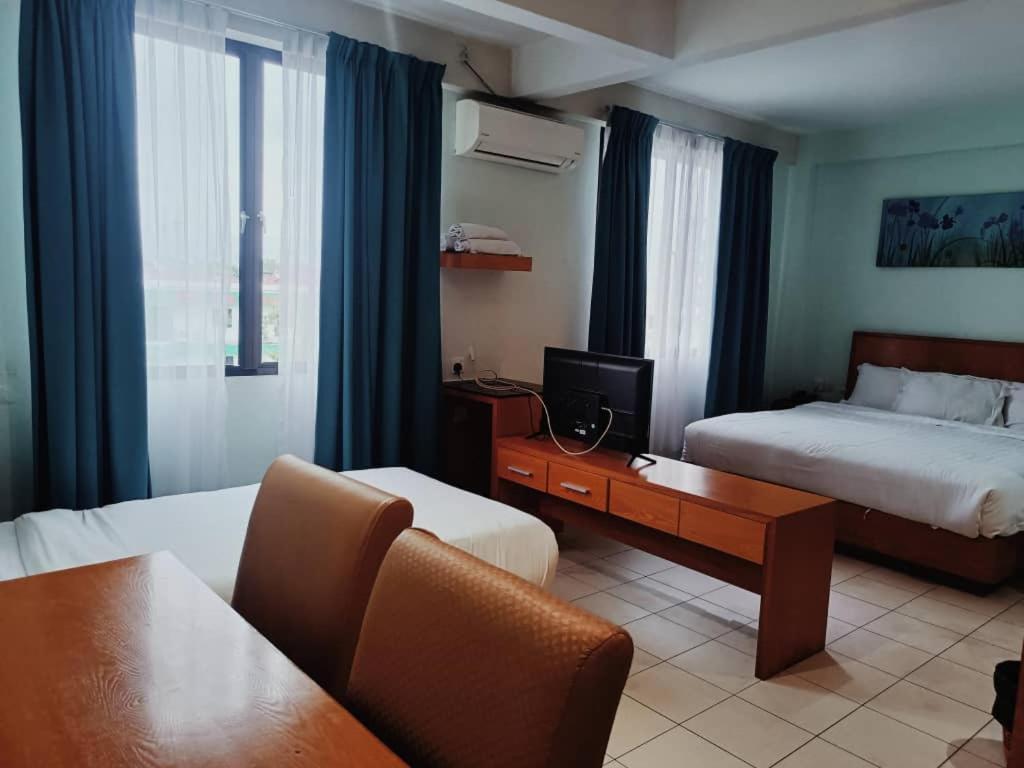 Fratini'S Hotel Labuan Buitenkant foto