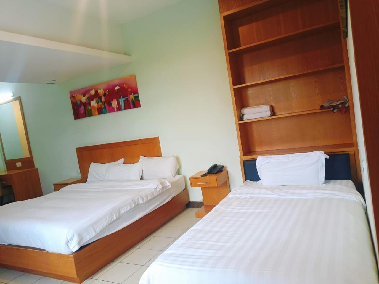 Fratini'S Hotel Labuan Buitenkant foto