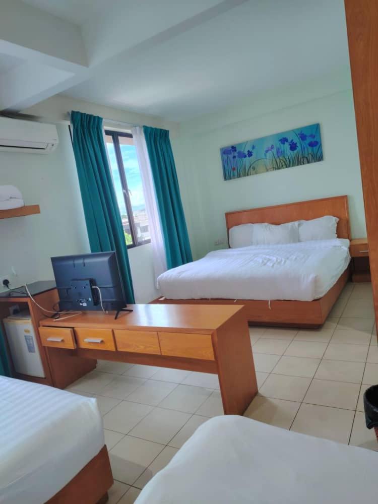 Fratini'S Hotel Labuan Buitenkant foto