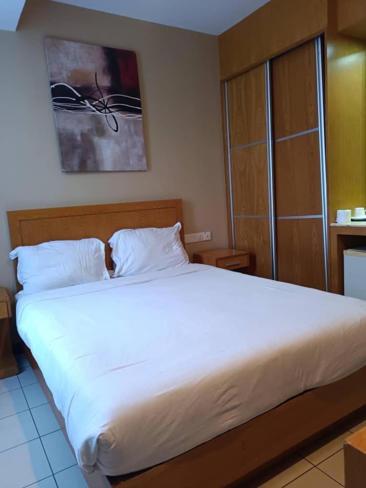 Fratini'S Hotel Labuan Buitenkant foto