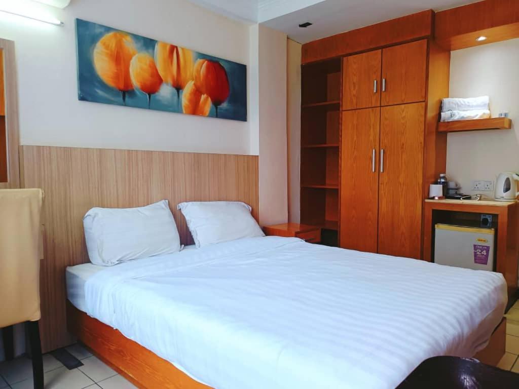 Fratini'S Hotel Labuan Buitenkant foto