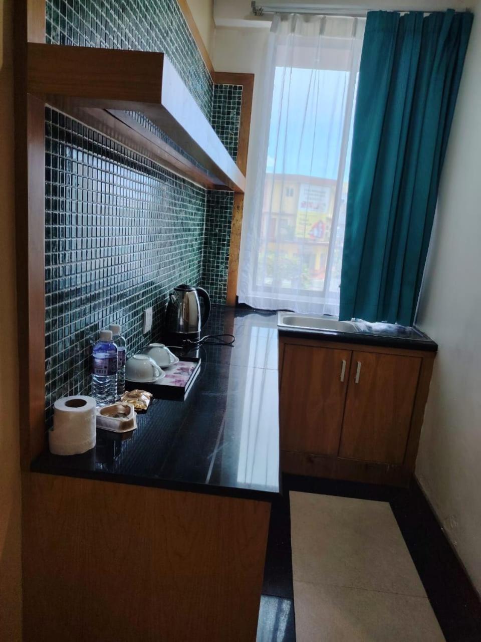 Fratini'S Hotel Labuan Buitenkant foto