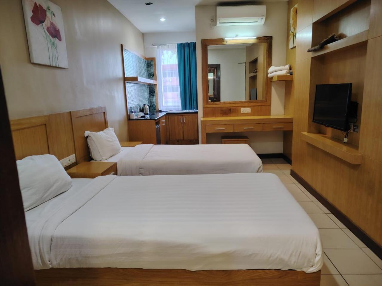 Fratini'S Hotel Labuan Buitenkant foto