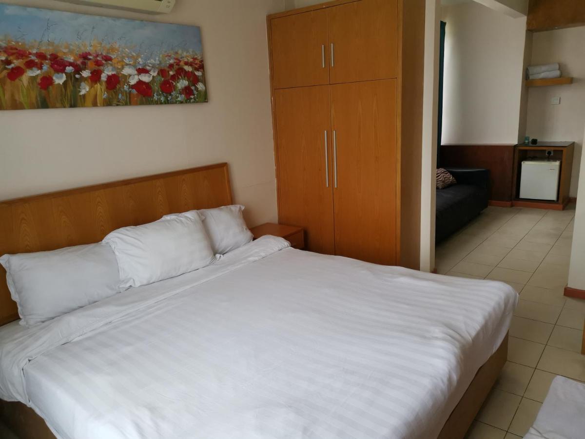 Fratini'S Hotel Labuan Buitenkant foto