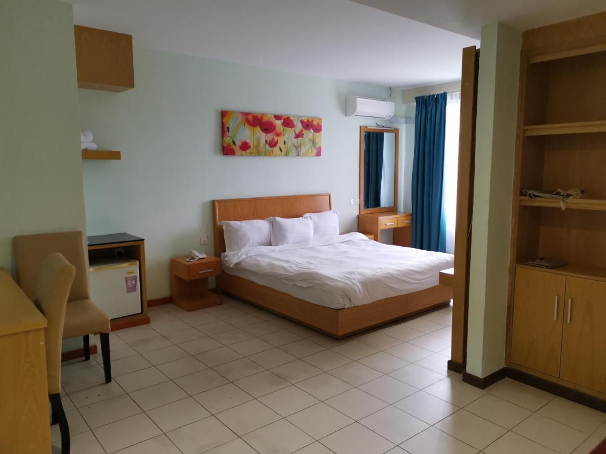 Fratini'S Hotel Labuan Buitenkant foto
