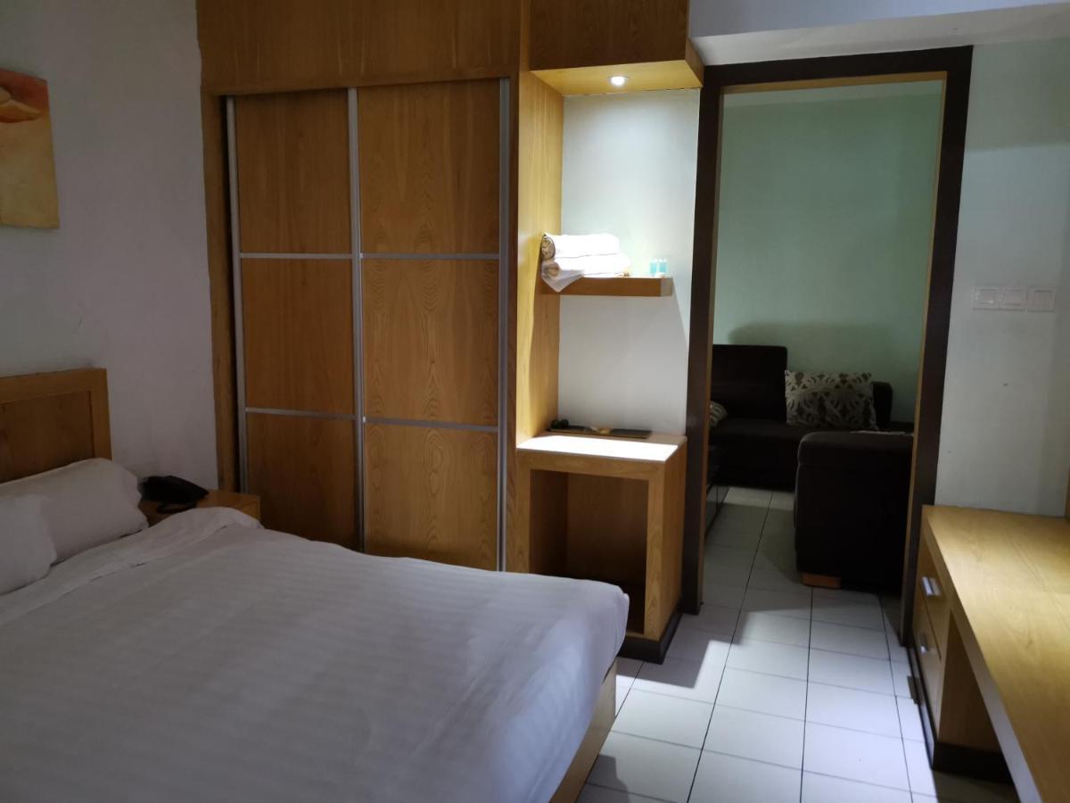 Fratini'S Hotel Labuan Buitenkant foto